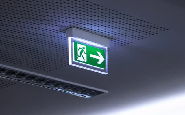 Jak podłączyć oświetlenie awaryjne - proste kroki i ważne zasady Jak podłączyć oświetlenie awaryjne - proste kroki i ważne zasady