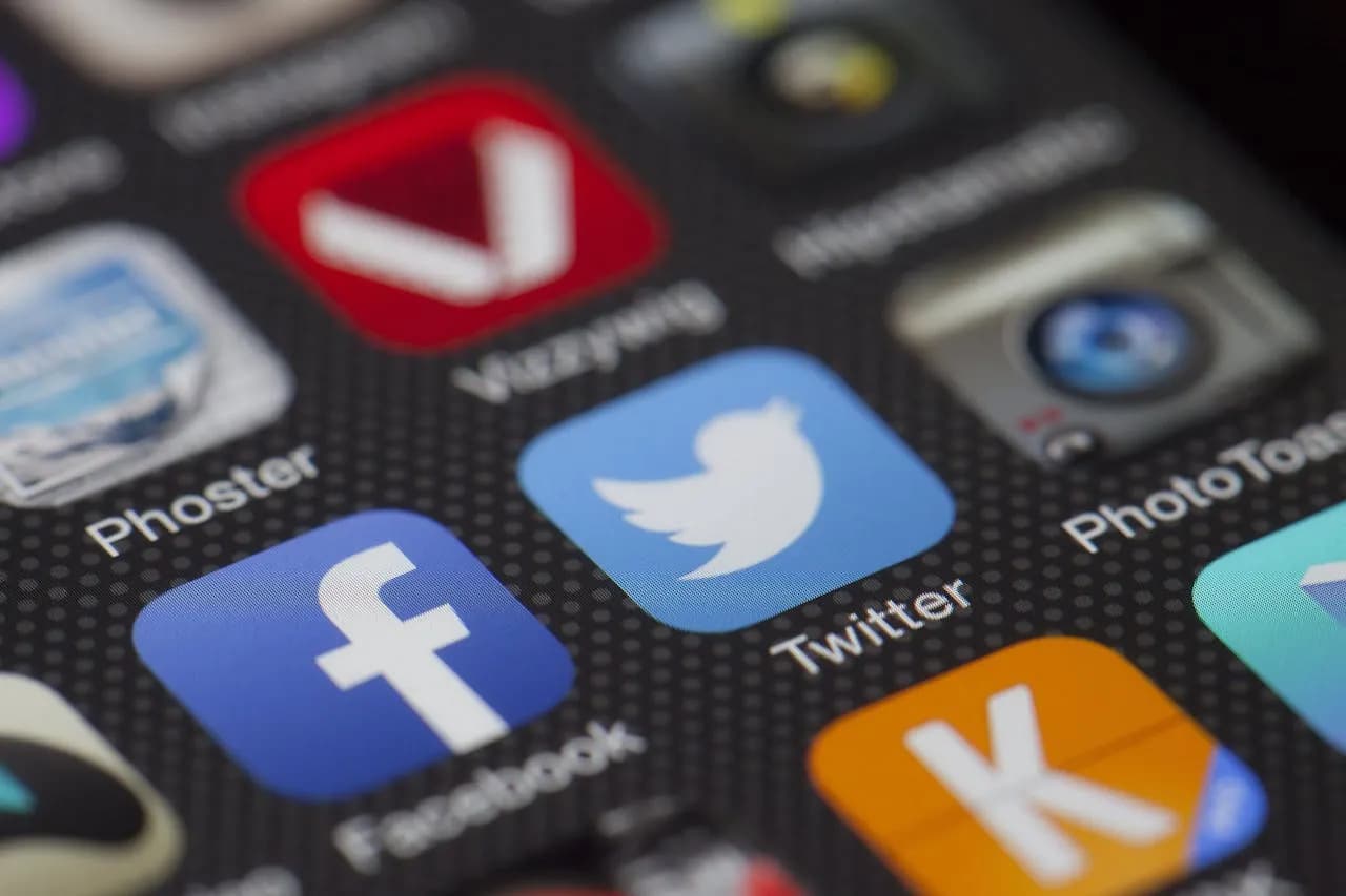 Jak zaktualizować Facebooka na telefonie i uniknąć problemów z aplikacją Jak zaktualizować Facebooka na telefonie i uniknąć problemów z aplikacją
